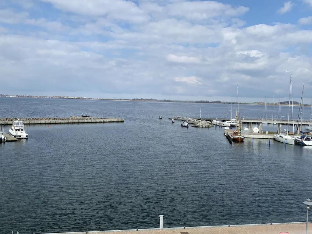 Ferienwohnung Hafenblick Wiek auf Rügen Екстериор снимка
