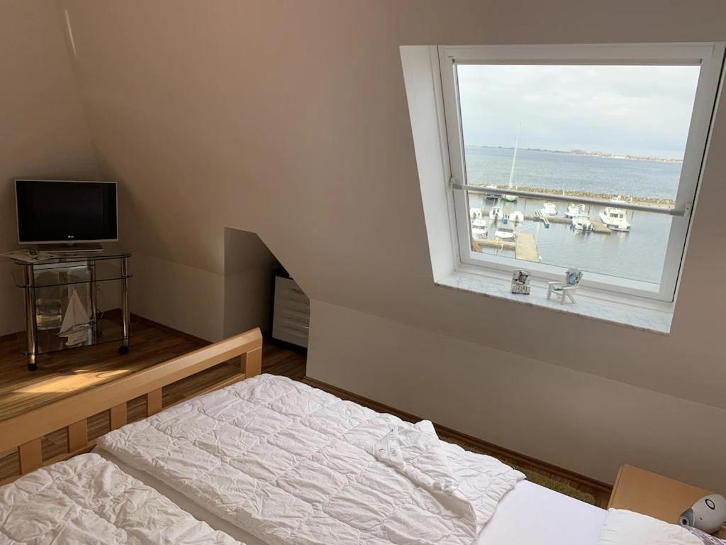 Ferienwohnung Hafenblick Wiek auf Rügen Екстериор снимка