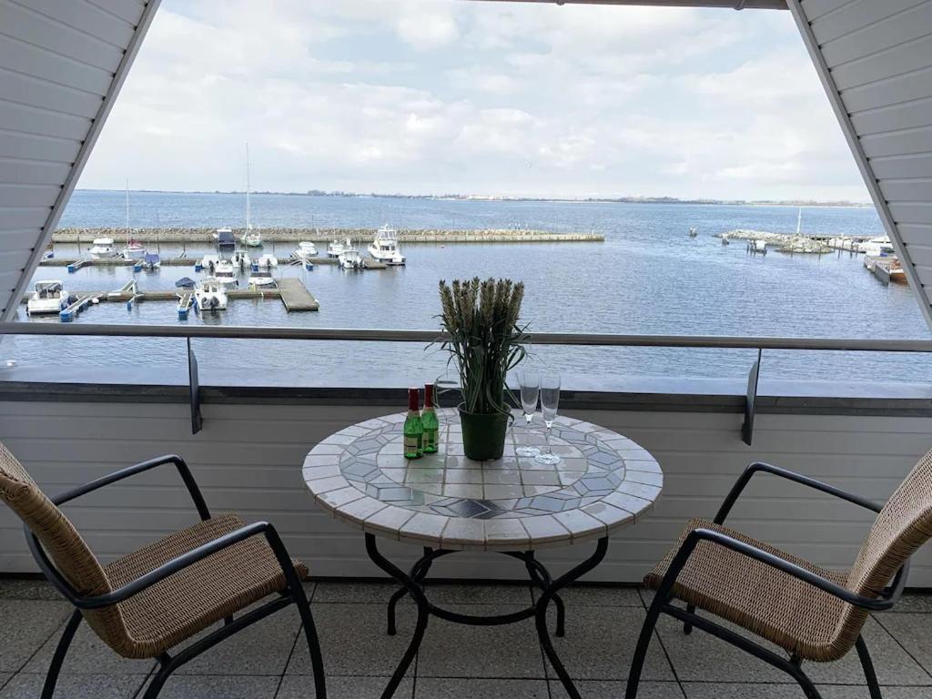 Ferienwohnung Hafenblick Wiek auf Rügen Екстериор снимка
