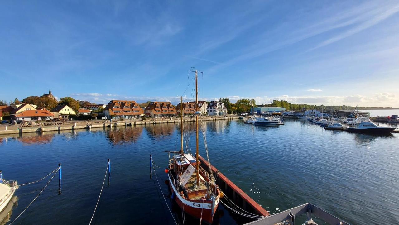 Ferienwohnung Hafenblick Wiek auf Rügen Екстериор снимка