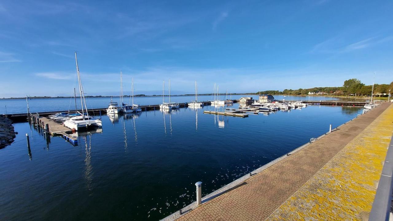 Ferienwohnung Hafenblick Wiek auf Rügen Екстериор снимка